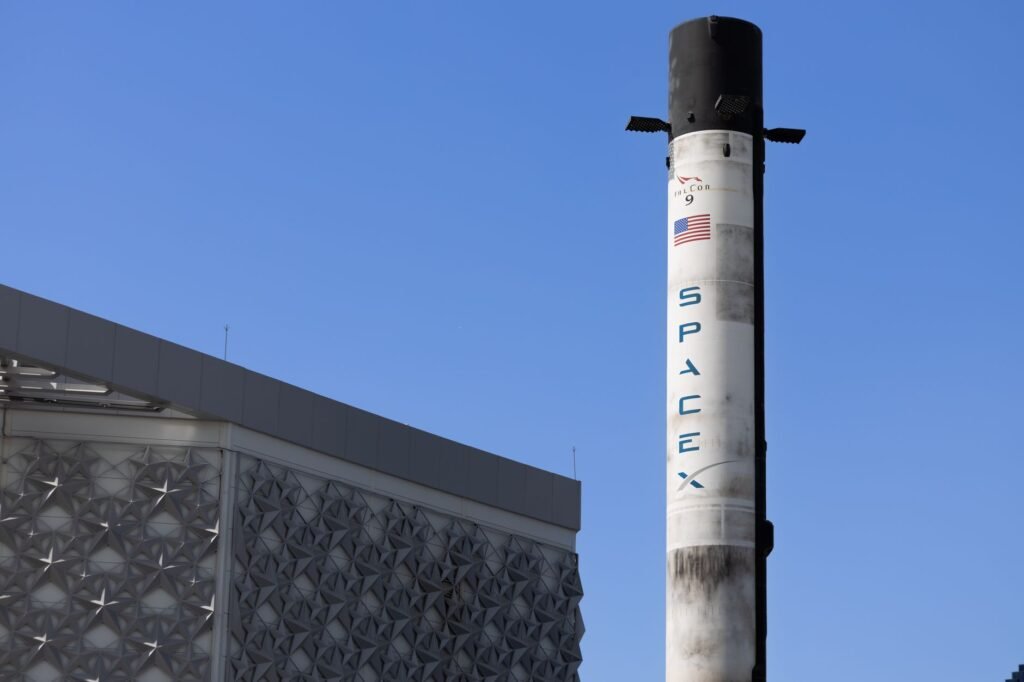 Murdoch’s $7.5B SpaceX Windfall: Inside the ‘Smart Money’ Space Race
