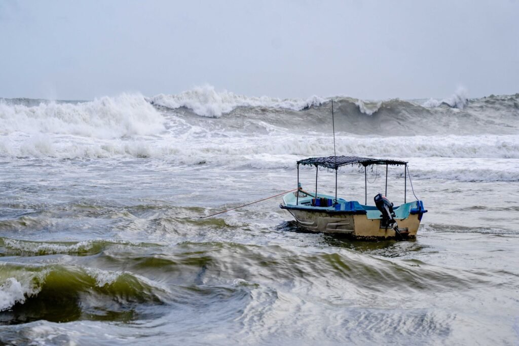 Thematic lead image: boat, lake, waves — Lake Kariba Tragedy: The Infrastructure of Risk | National Times