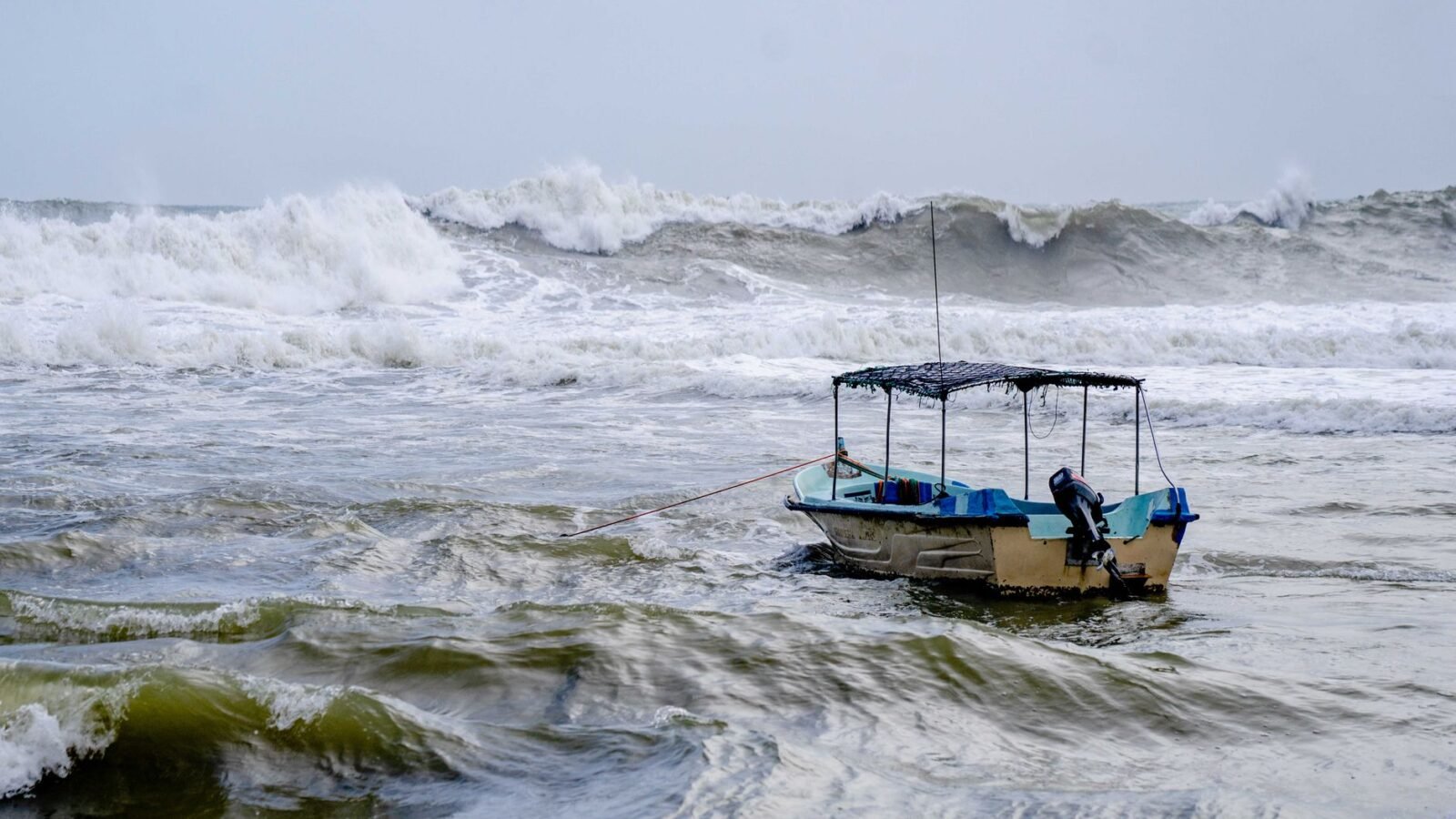 Thematic lead image: boat, lake, waves — Lake Kariba Tragedy: The Infrastructure of Risk | National Times