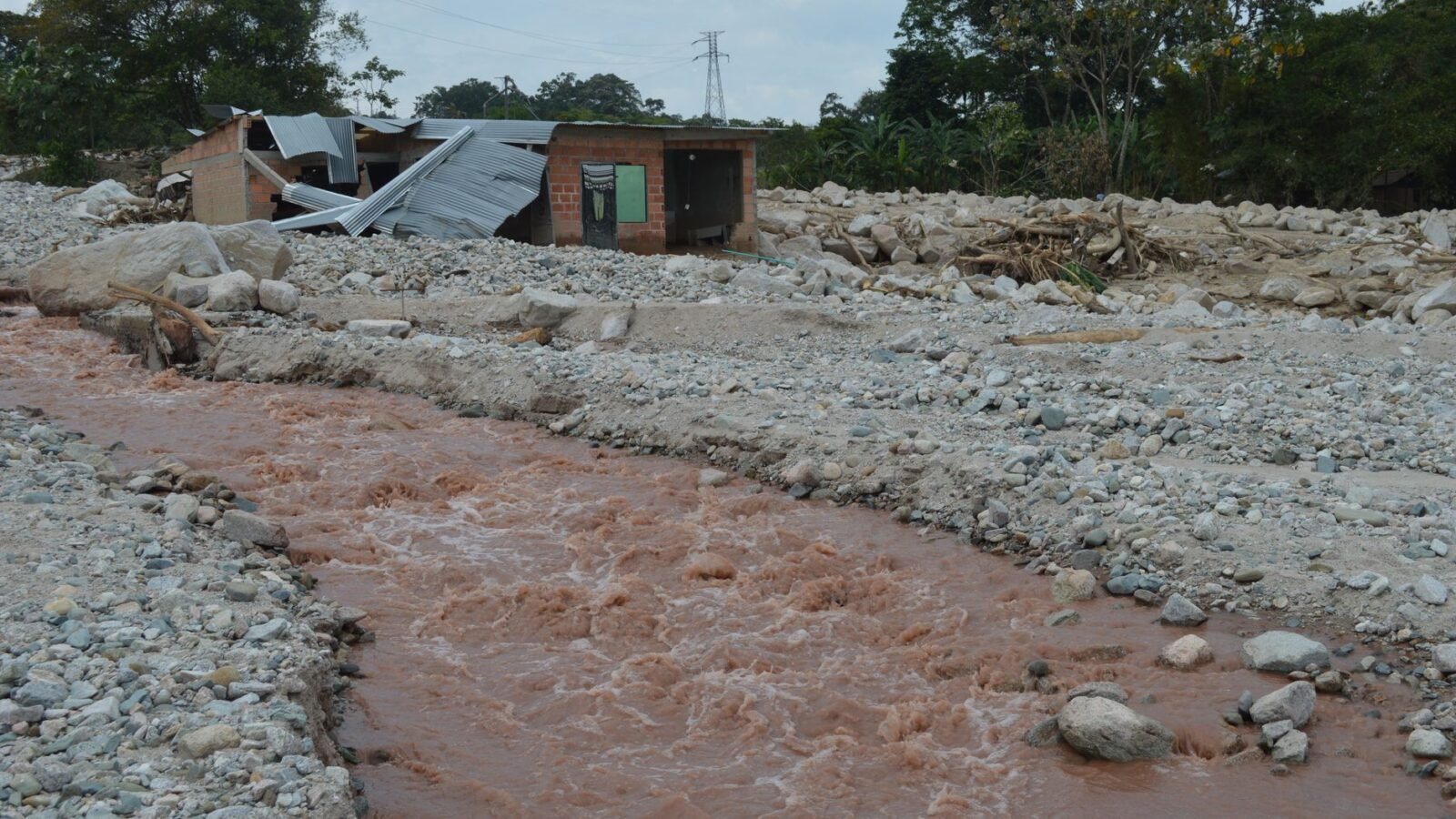 Thematic lead image: hurricane aftermath, flash flood — Hawaii's rebuilding test: Climate resilience and disaster finance | National Times