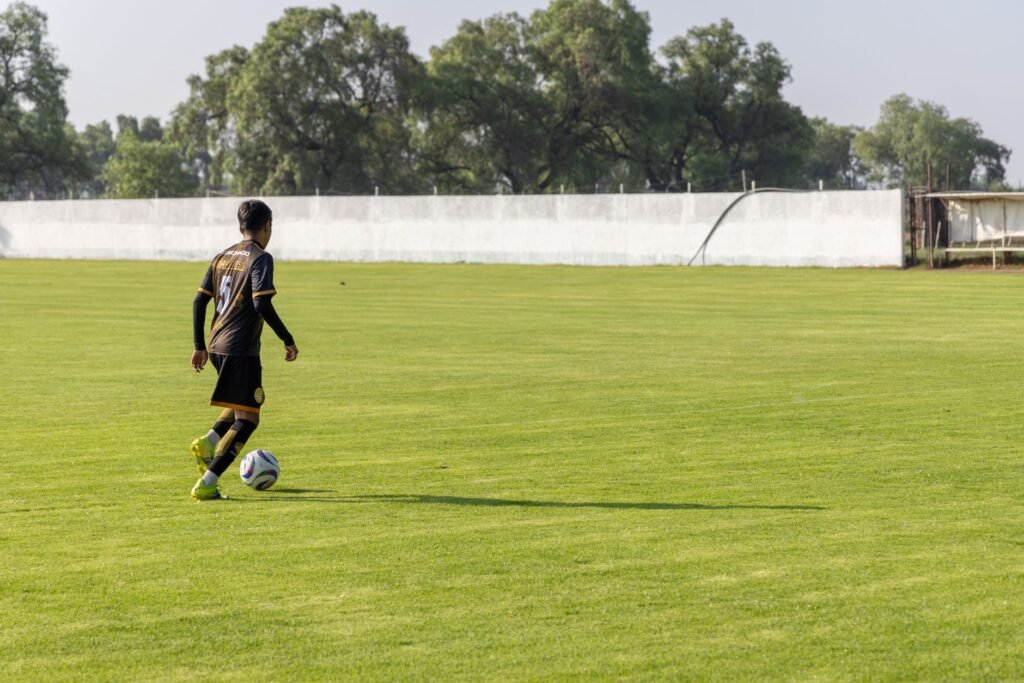 Thematic lead image: football player training — Alvarez's Atletico Absence: Contract Dispute or Pre-Transfer Posturing? | National Times