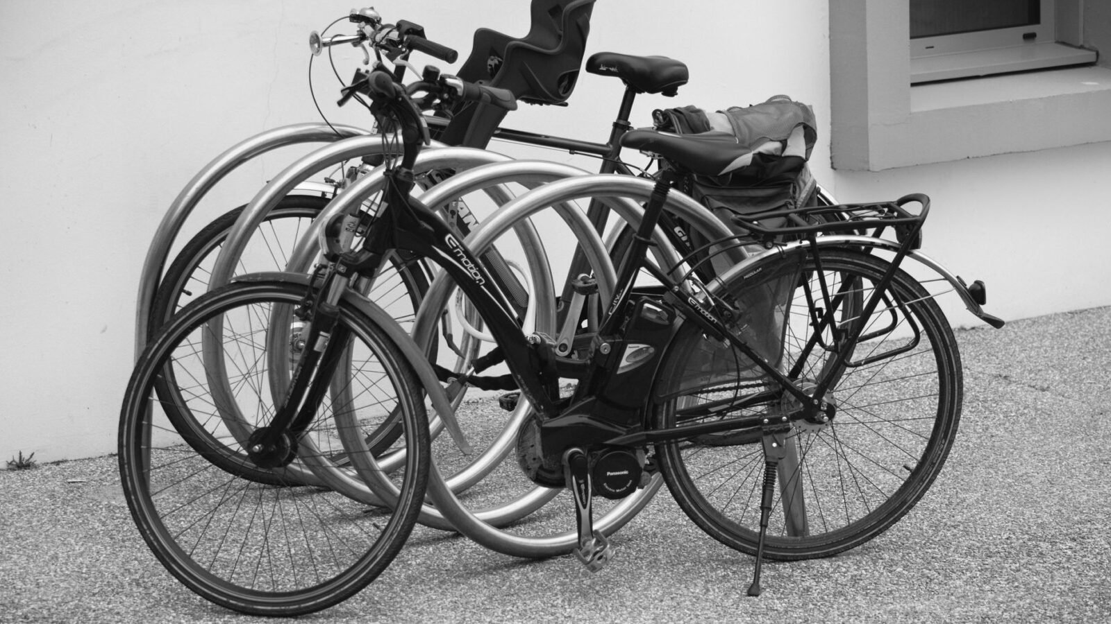 Thematic lead image: electric bicycles, city streets — Como's E-Bike Ban: A Precedent for Urban Mobility Regulation? | National Times