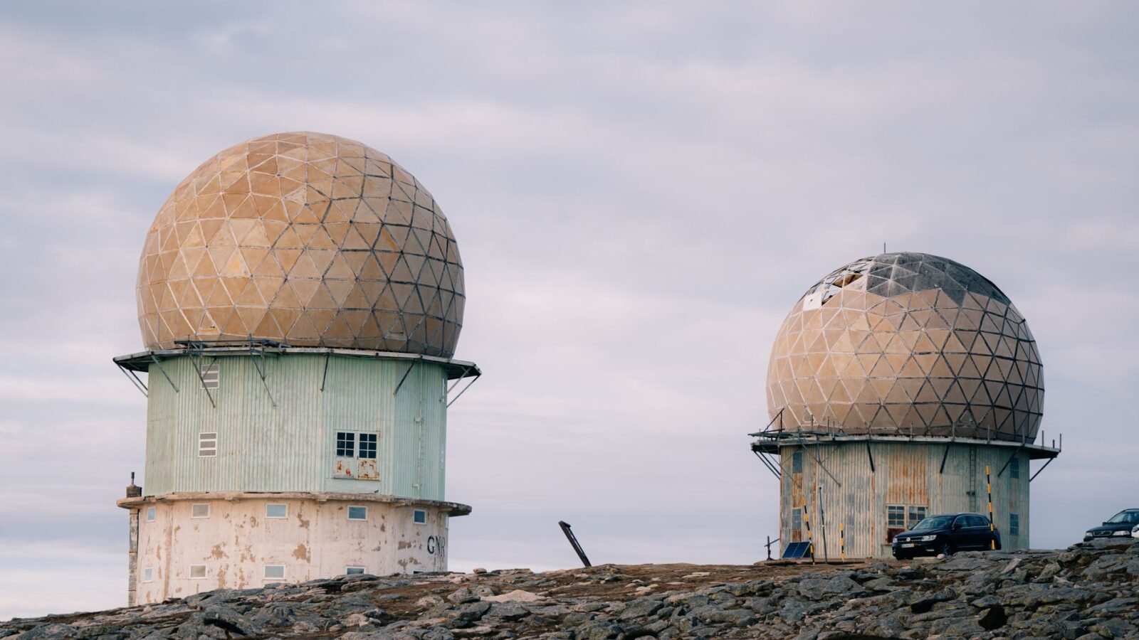 Thematic lead image: remote radar station — Alaskan Radar Site Crash Raises Questions Over Arctic Strategic Intent | National Times