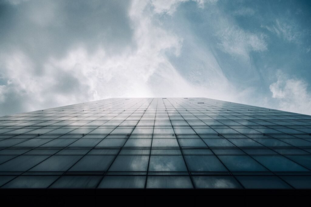 Thematic lead image: Federal Reserve building — Federal Reserve Rate Strategy Divides Opinion Amid Economic Strength | National Times