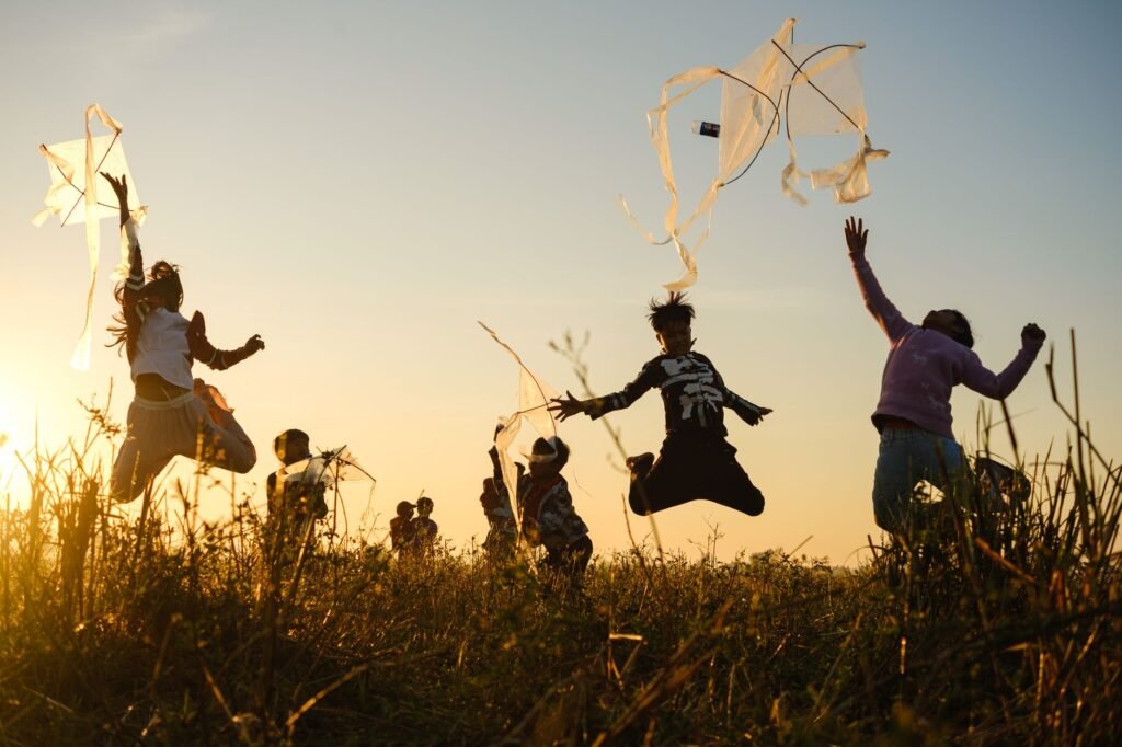 Thematic lead image: children flying kites — Gaza kite threats escalate displacement fears, testing international norms | National Times