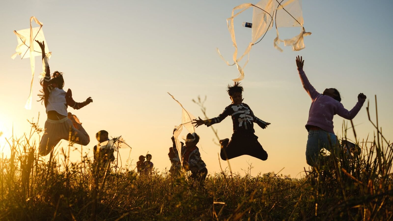 Thematic lead image: children flying kites — Gaza kite threats escalate displacement fears, testing international norms | National Times