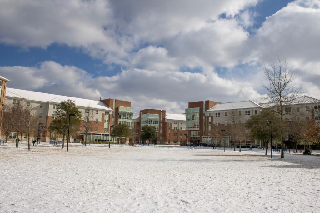 Thematic lead image: university campus security — Virginia State University Shooting: A Test Case for Campus Security Models | National Times