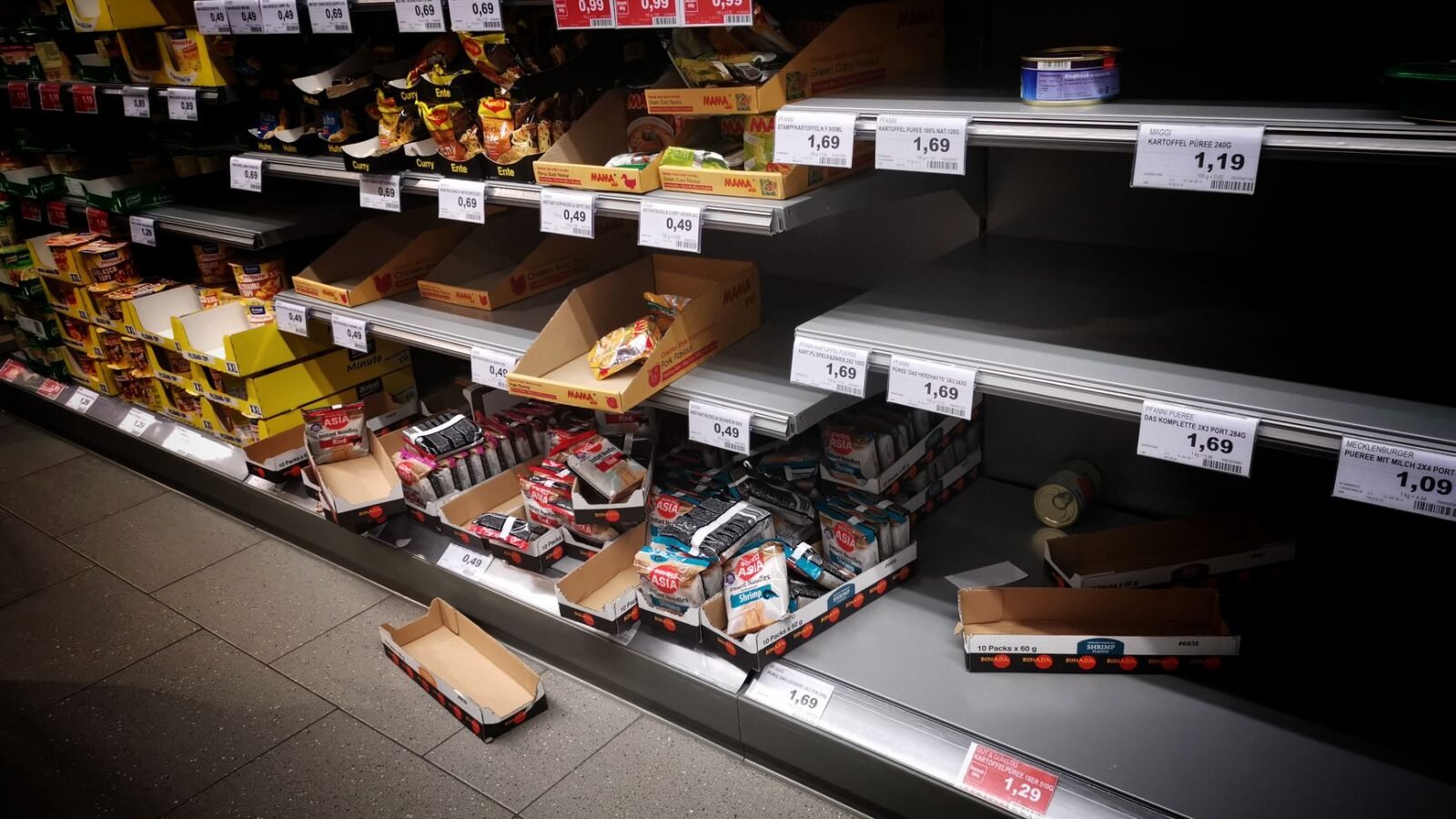 Thematic lead image: UK economic crisis — UK Cost-of-Living Crisis: Beyond Immediate Relief Measures | National Times
