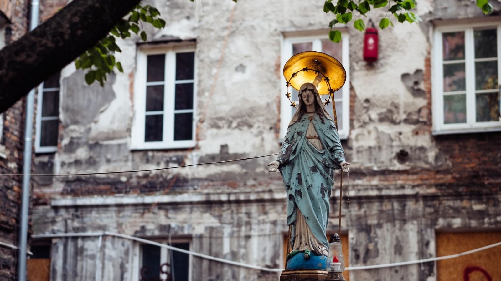 Thematic lead image: Virgin Mary statue — Poland's Virgin Mary Statue: A Statement of Faith or Geopolitical Calculus? | National Times