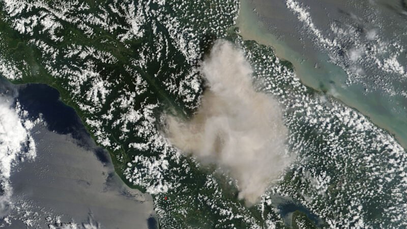 Thematic lead image: volcano eruption ash cloud — Indonesian Volcanic Eruption: Beyond the Immediate Tragedy | National Times