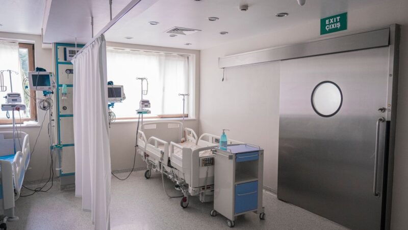 Thematic lead image: hospital infrastructure, medical treatment — US healthcare's capacity crisis: Can it deliver a cancer cure? | National Times