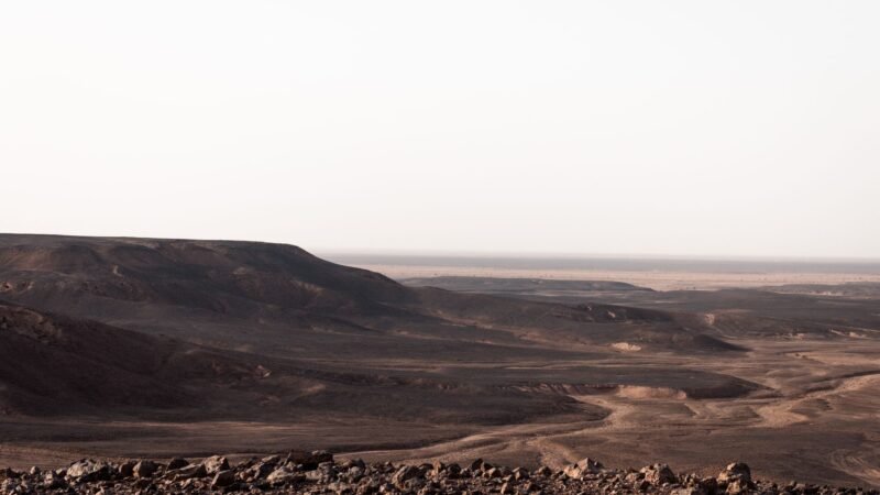 Thematic lead image: Yemeni conflict, desert landscape — Yemen's Escalating Fronts: A Strategic Reassessment for All Actors | National Times
