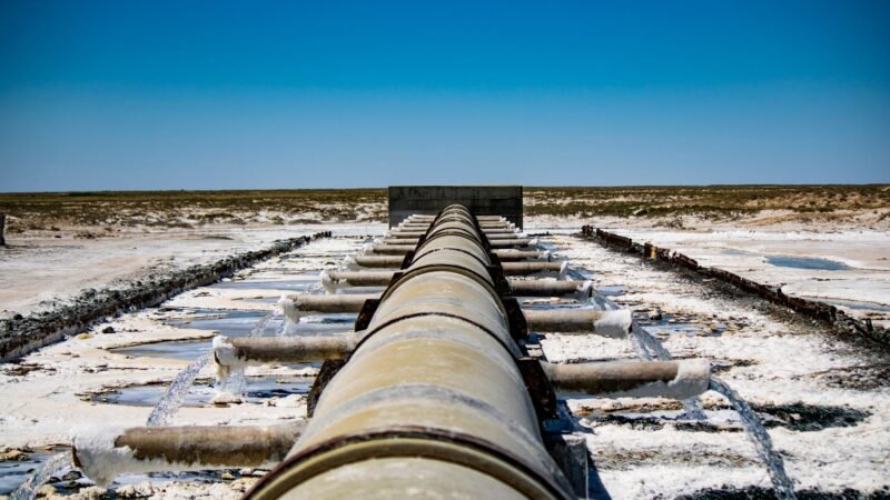 Thematic lead image: oil pipeline desert — Saudi pipeline attacks portend Gulf conflict escalation by 2030 | National Times