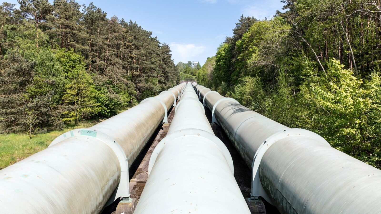 Thematic lead image: oil and gas wells — Diversified Energy's Birch Acquisition: A Bet on Mature Assets | National Times