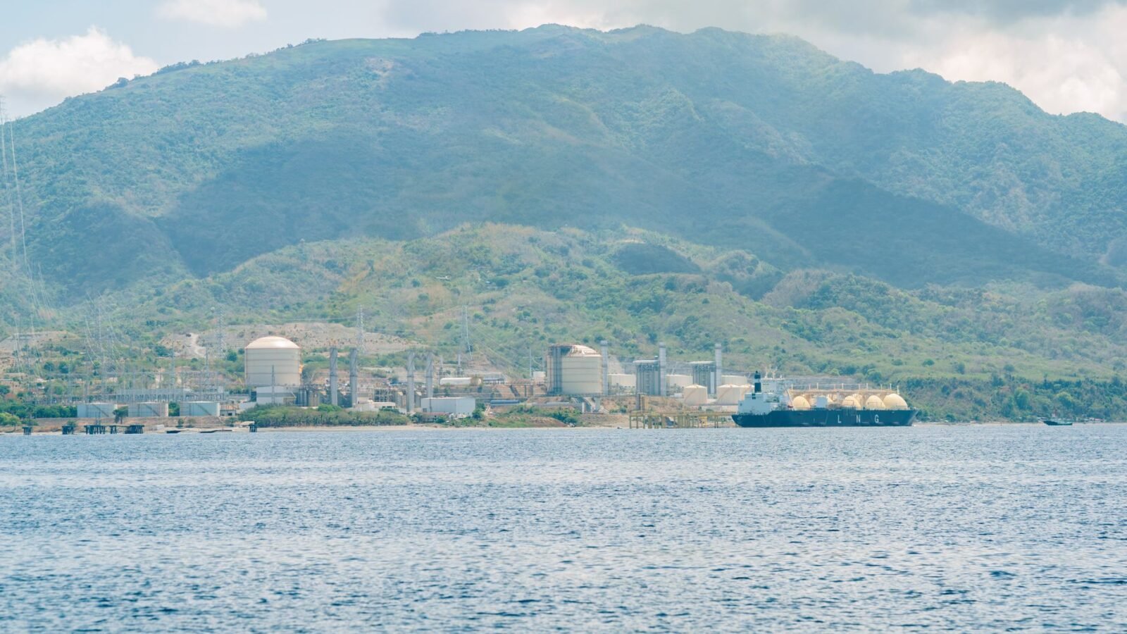 Thematic lead image: LNG terminal, cargo ship — Asia's LNG Rethink: A $7 Billion Bill Forces Strategic Pivot | National Times