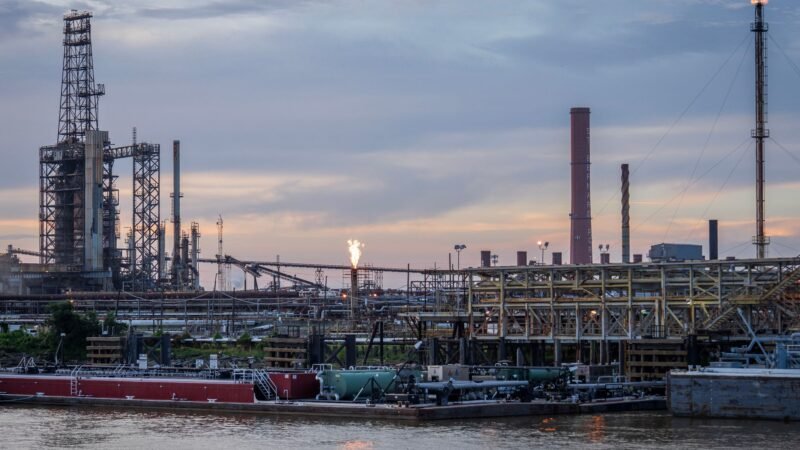 Thematic lead image: oil derricks, oil production — Venezuela Oil Deal Prompts Colonialism Accusations | National Times