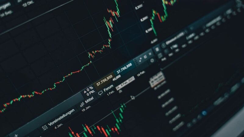 Thematic lead image: financial markets, bond yields — US Treasury Yields: The Divergent Outlooks Beyond Fed Hikes | National Times