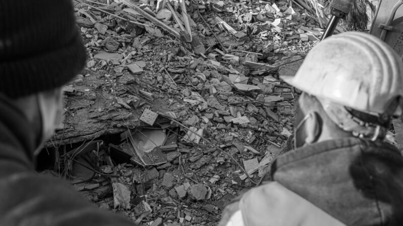 Thematic lead image: civilian evacuation during conflict — Oleshky Ceasefire: A Test Case for Frontline De-escalation | National Times